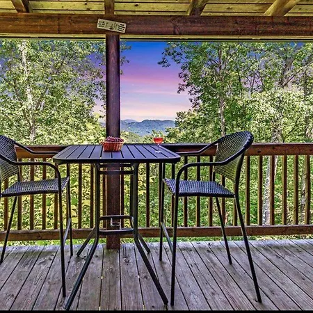 Nantahala Nook, Cabin W/Hot Tub,Game Room, & Wifi